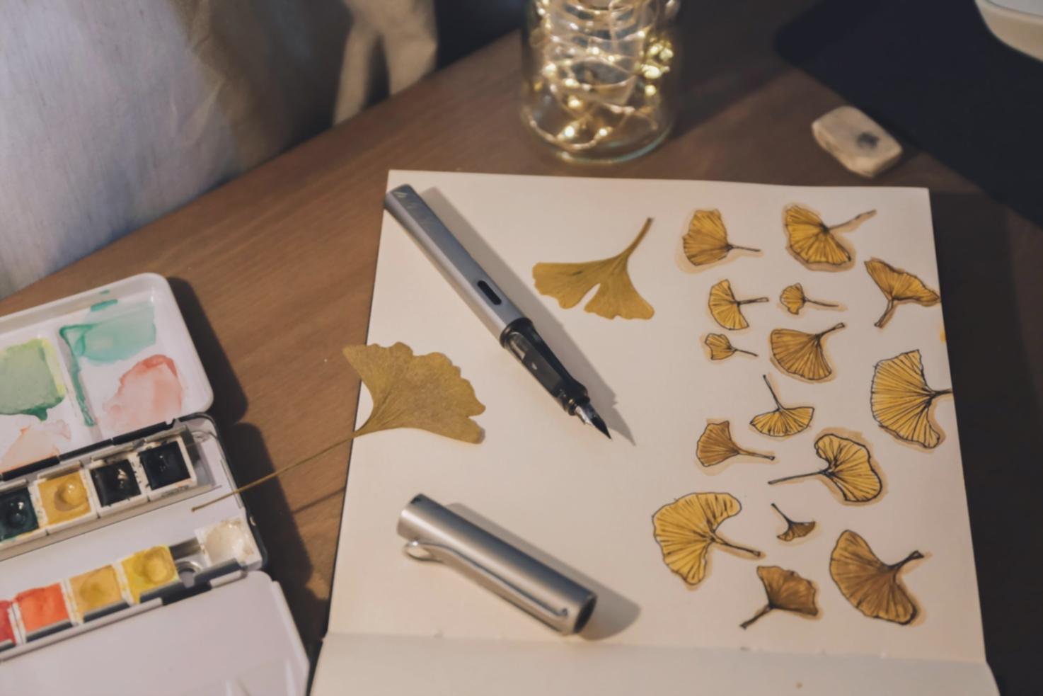 Художник Ержан Калимов объясняет технику рисования