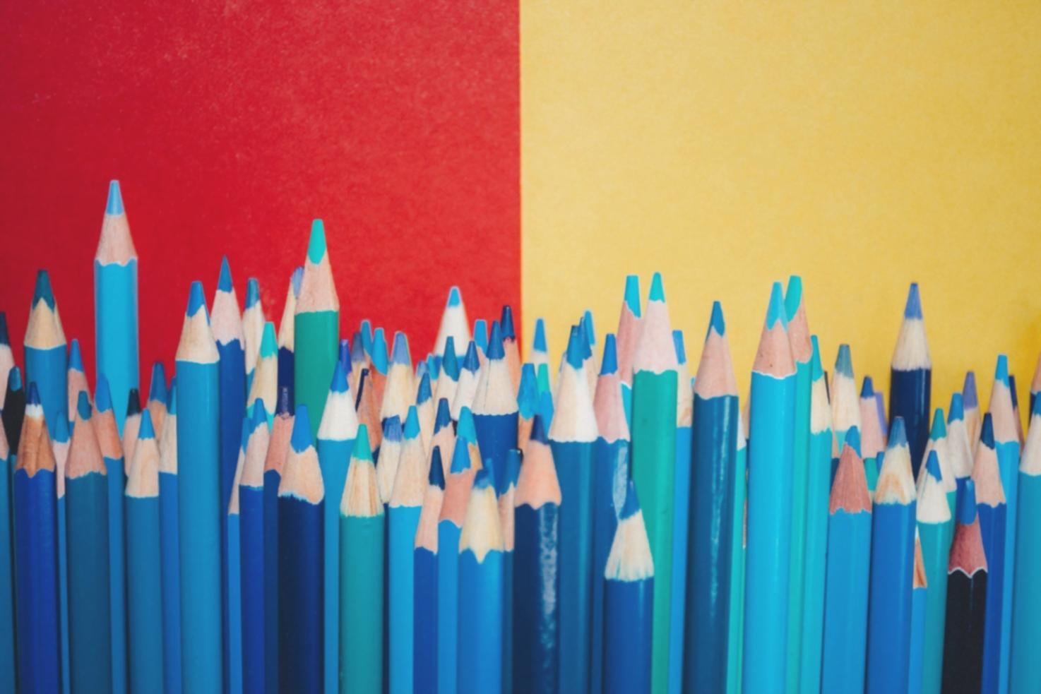 Преподаватель демонстрирует технику создания цифровой живописи